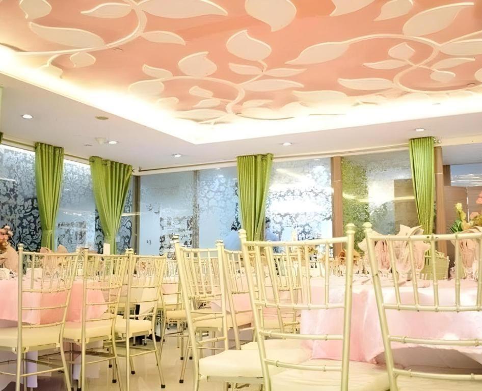 Vista Hotel Cubao Quezon City Eksteriør billede