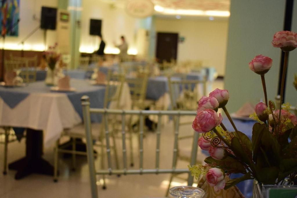 Vista Hotel Cubao Quezon City Eksteriør billede